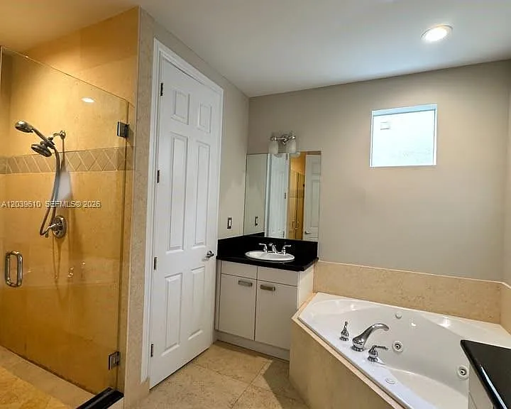 409 SW 5th St #1 — Photo 13