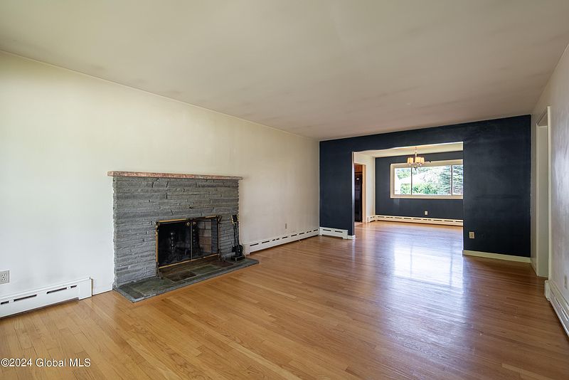 4th image of 419 Hackett Boulevard