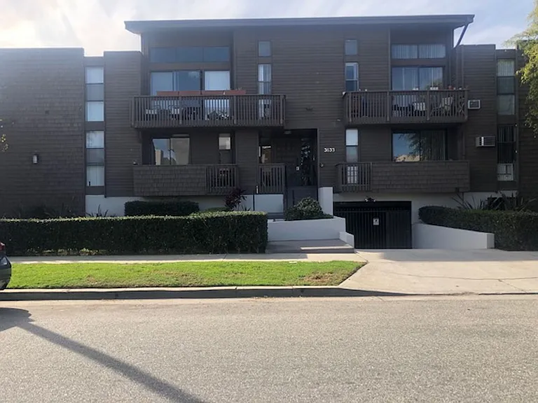 3633 Mentone Ave — Photo 2