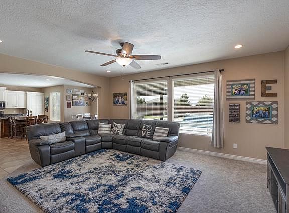 4th image of 3284 S Bloomfield Dr