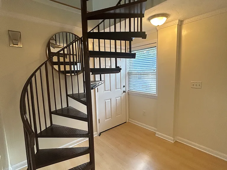 36 Hunting St #2 — Photo 12
