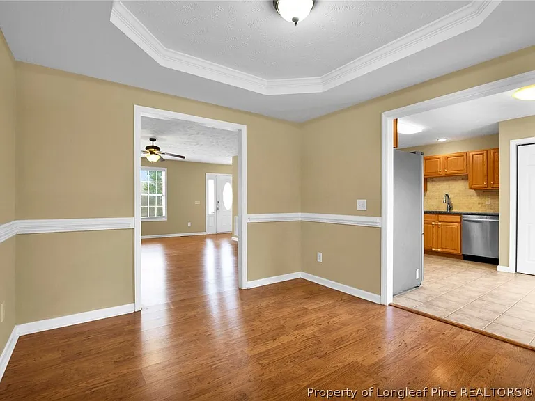 75 Countess Ct — Photo 8