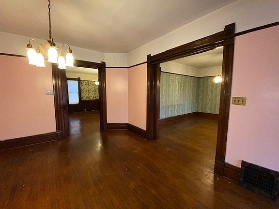 5th image of 405-407 Centerway St
