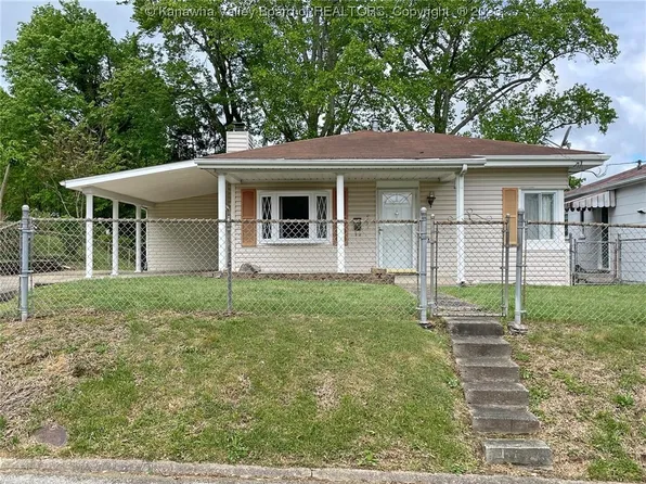 849 Observatory Dr, Saint Albans, WV 25177