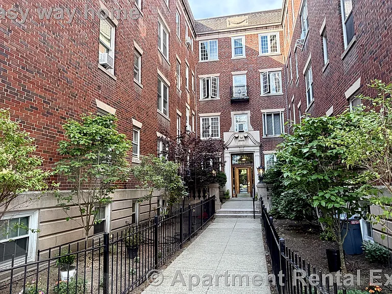 285 Harvard St #301 — Photo 14