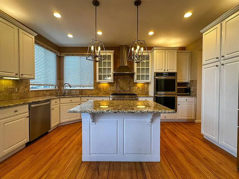 7856 Stonedale Dr — Photo 18