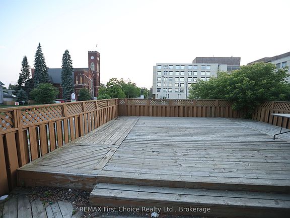 5th image of 711 Ridgeway St E