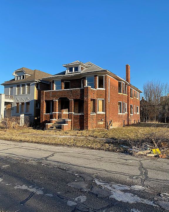 2nd image of 3745 Tuxedo St