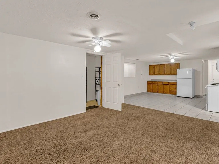 2321 W Harvest Ln — Photo 5