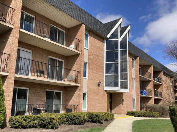 1056 N Mill St APT 301, Naperville, IL 60563