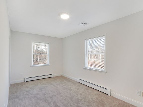5th image of 22 Reddings Pl #1
