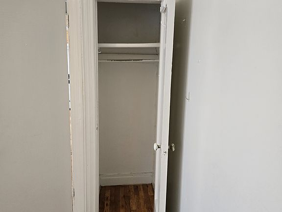 5th image of 438 52nd St APT C6