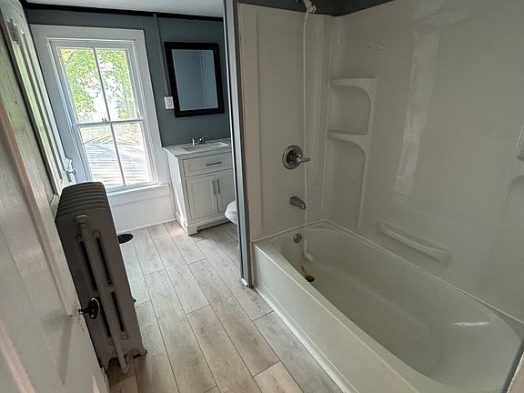 3rd image of 1207 Dewey Ave #Us