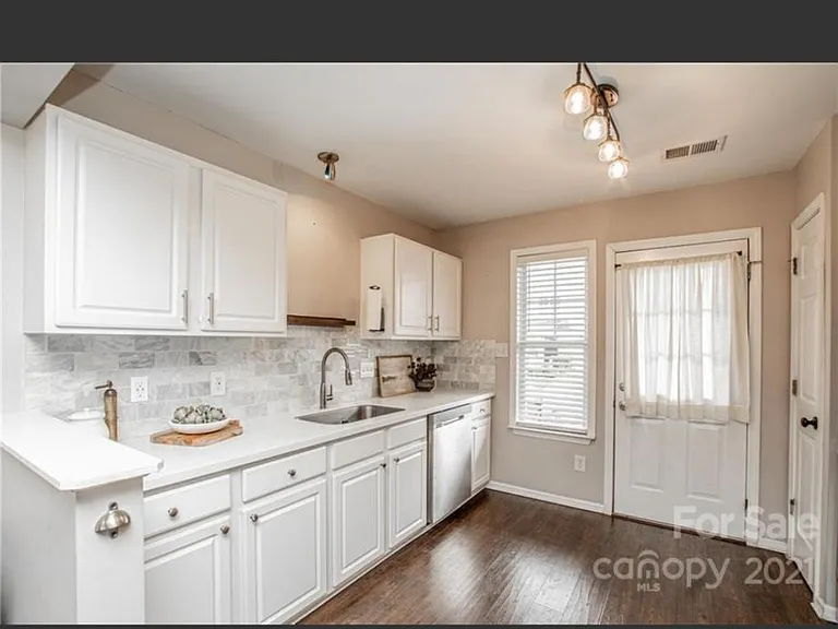 7138 Tom Castain Ln — Photo 3