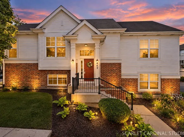 442 Plaza Pl, Aurora, IL 60504