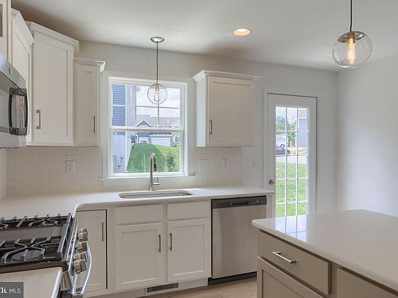 3rd image of 94 Beech Tree Ct