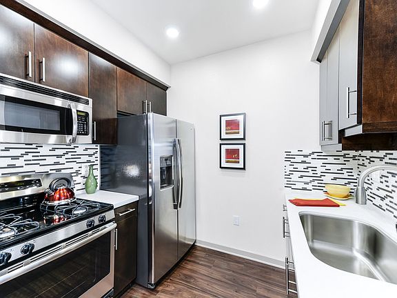 2nd image of 5077 Lankershim Blvd #523