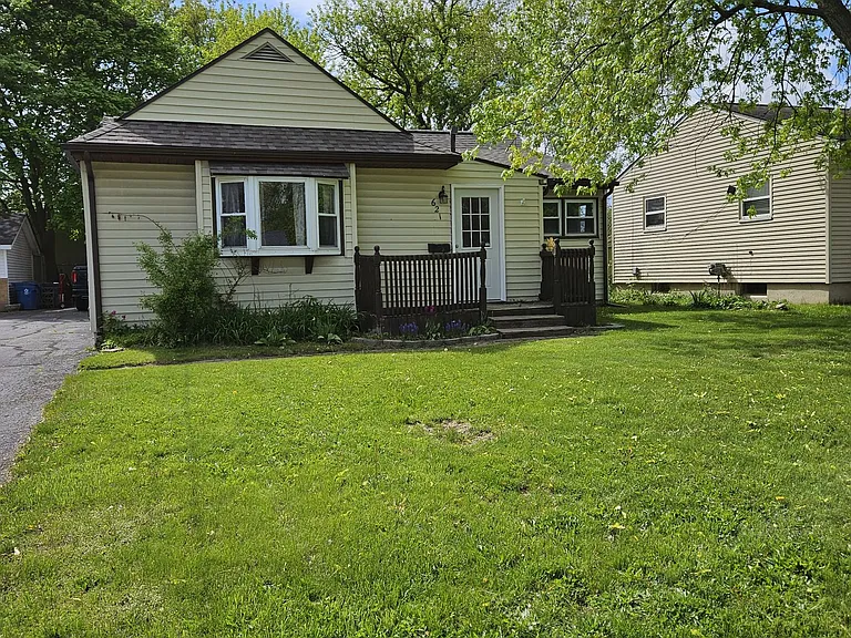 621 Charles St — Photo 1