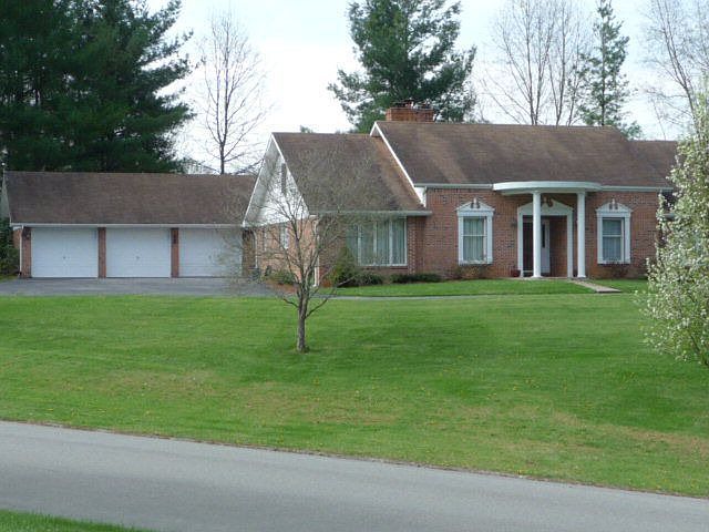 1st image of 19460 Oakwood Dr