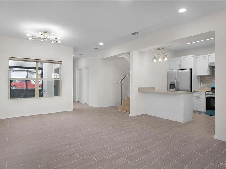 6821 N 5th St — Photo 3