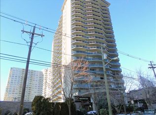 2077 Center Ave APT 3G, Fort Lee, NJ