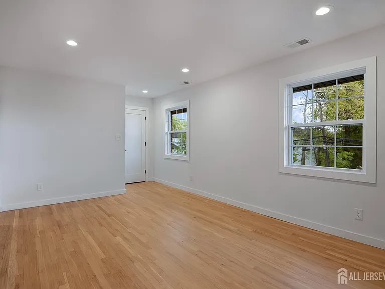 4 Morris Ave #2A — Photo 9
