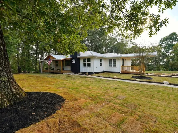 1547 York Dr, Canton, GA 30114