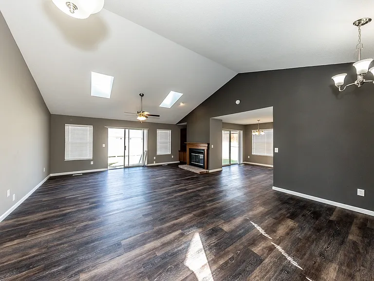 1113 S Walnut St — Photo 2