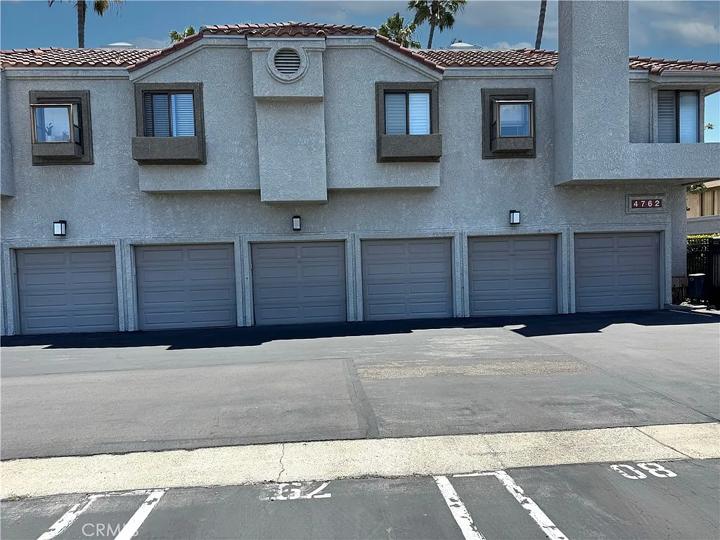 2 bed, 1038 sqft, $3,750 — Photo 3