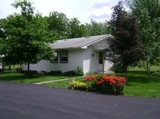 107 N Locust St, Forreston, IL 61030