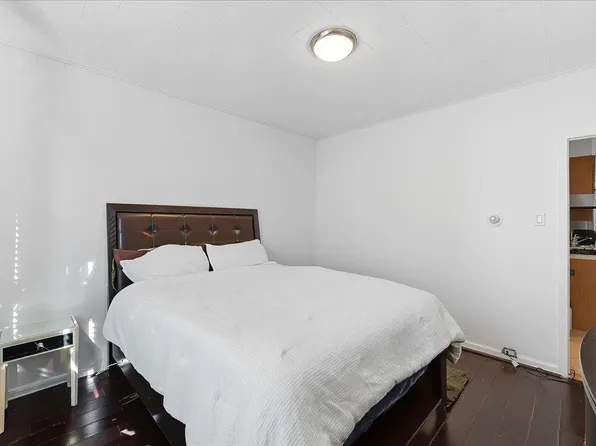 301 Ege Avenue image 6 of 16