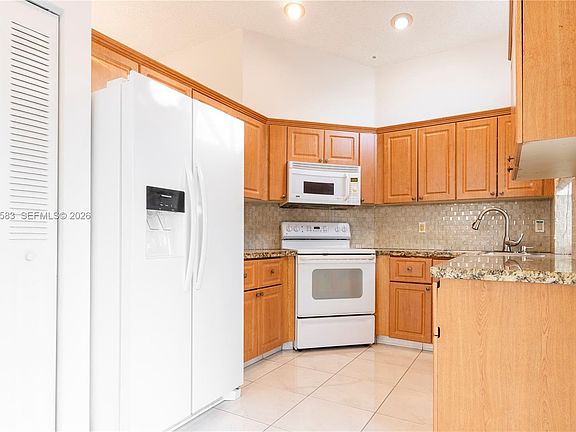 5th image of 1341 Seagrape Cir
