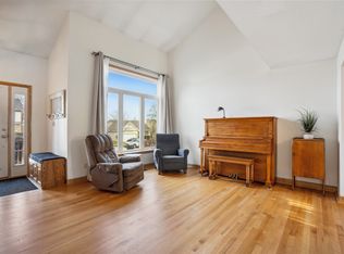 6920 Brookview Dr, Urbandale, IA 50322