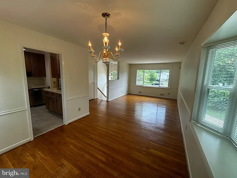2508 Saint John Pl — Photo 6