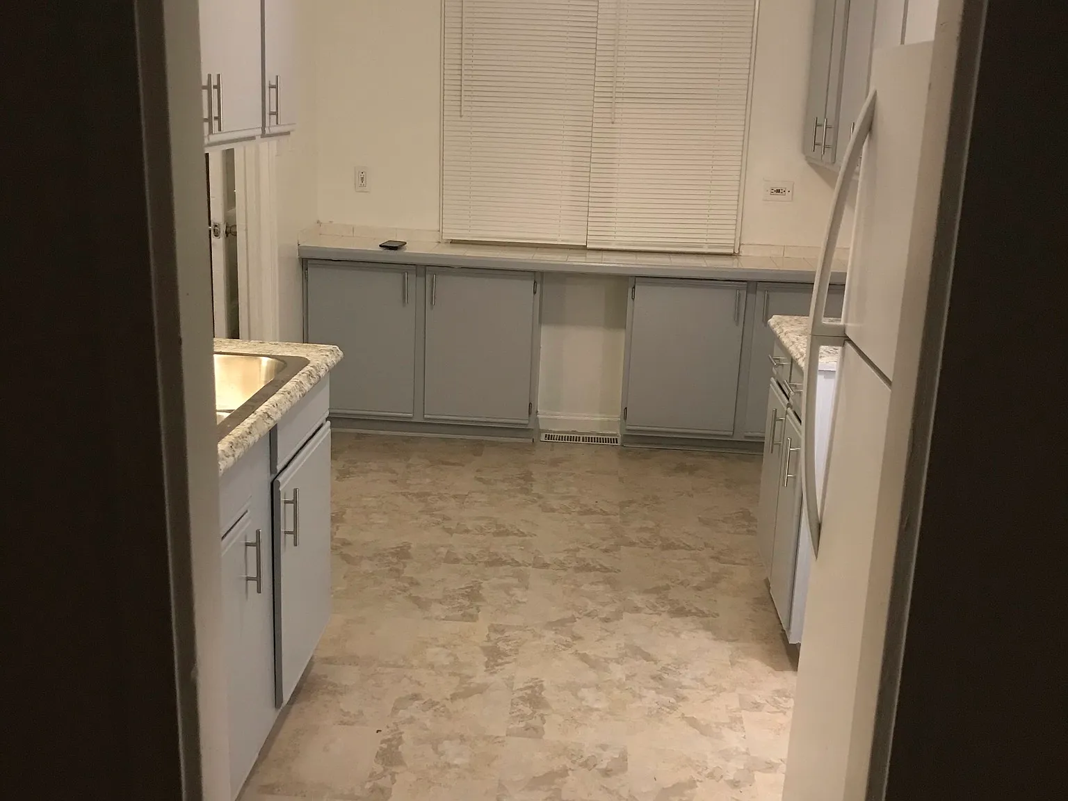 3 bed, 945 sqft, $1,900 — Photo 2