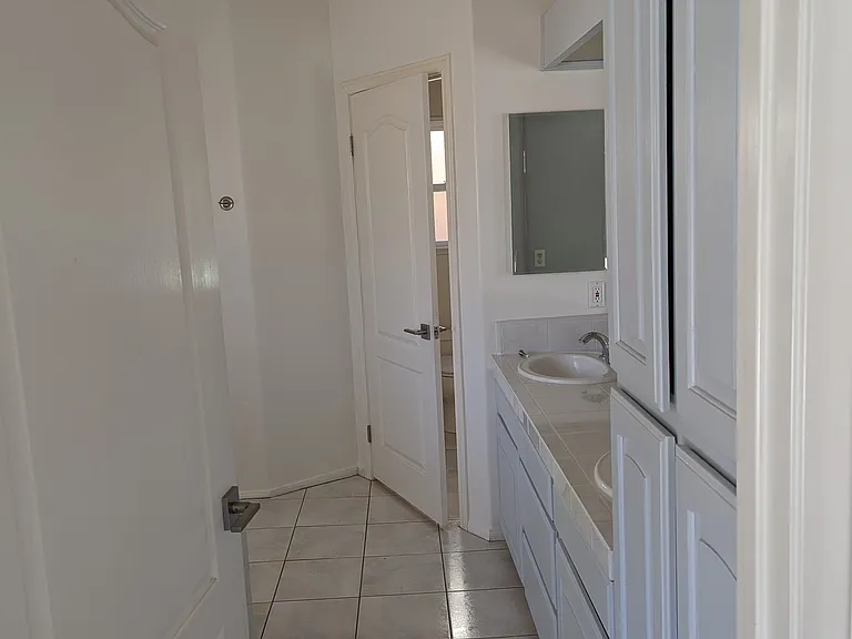 301 Roosevelt Ave — Photo 17