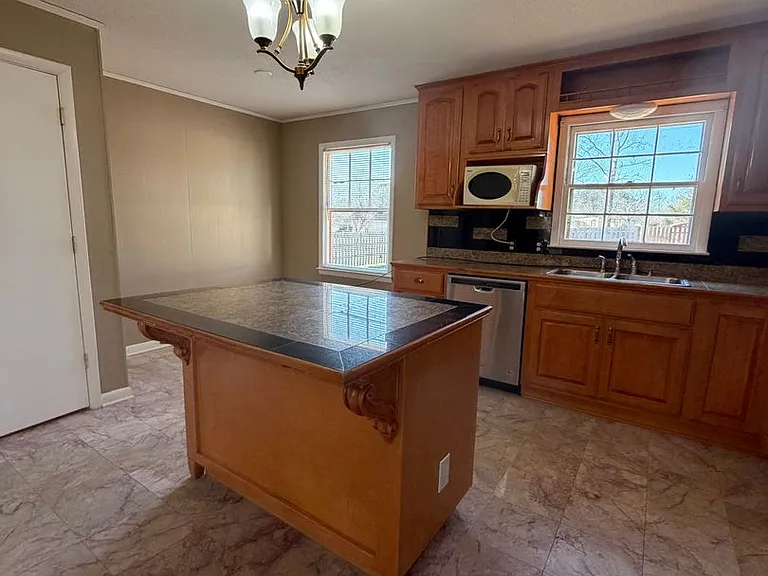 6111 Homestead Rd — Photo 12