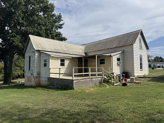 5th image of 107 Twin Oaks Dr