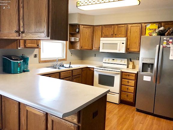 4th image of 700 Carmen Pl