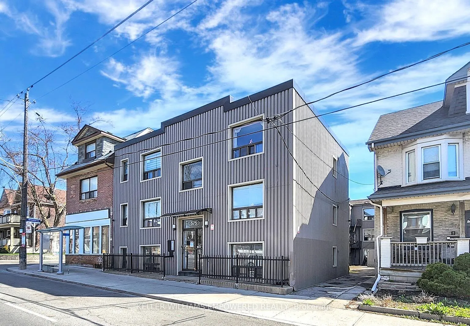 Pape Residences — Photo 1