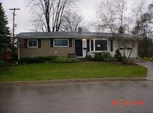 3 Ivy Ct, Essexville, MI