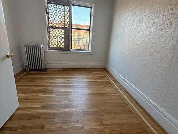 5th image of 2114 Daly Ave APT 5E