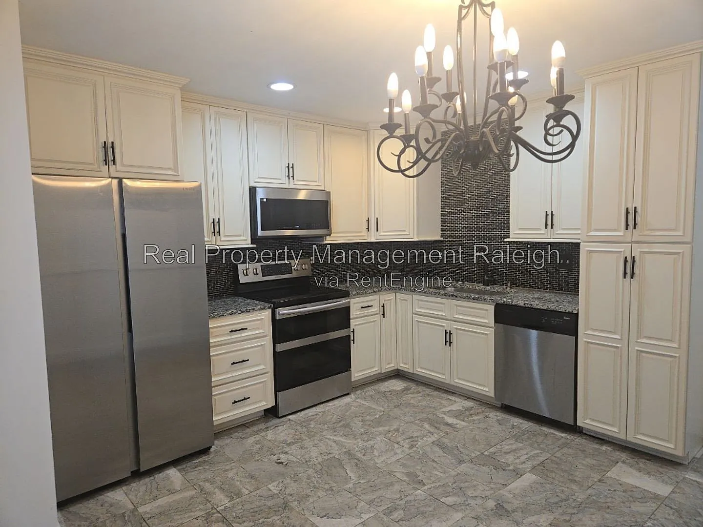 3 bed, 2.5 bath, 1207 sqft, $1,600 — Photo 4