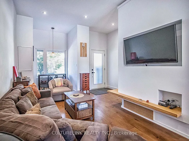 121 Montrose Ave #1 — Photo 7