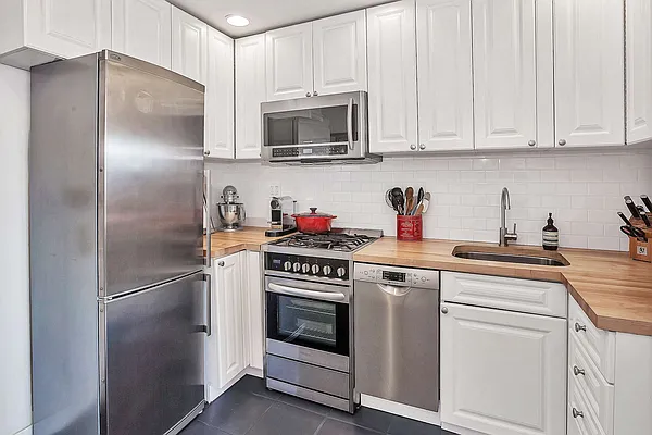 Sold by Isen & Company : Real Estate Advisors | media 3