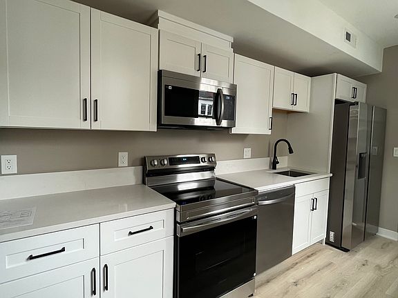 4th image of 1011 17th Pl NE APT 1