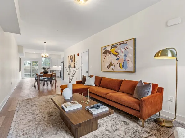 100 Albion Rd #406, Bedford, MA 01730