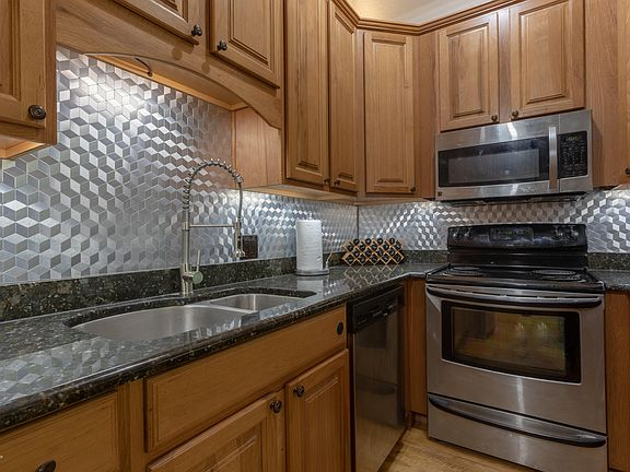 5th image of 355 W Deloney Ave APT A-6