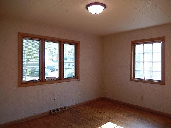 4th image of 1858 Wendell Ave