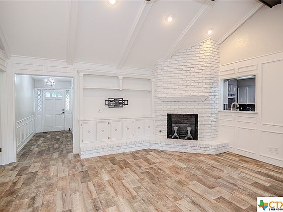 5th image of 203 Berkshire Ln